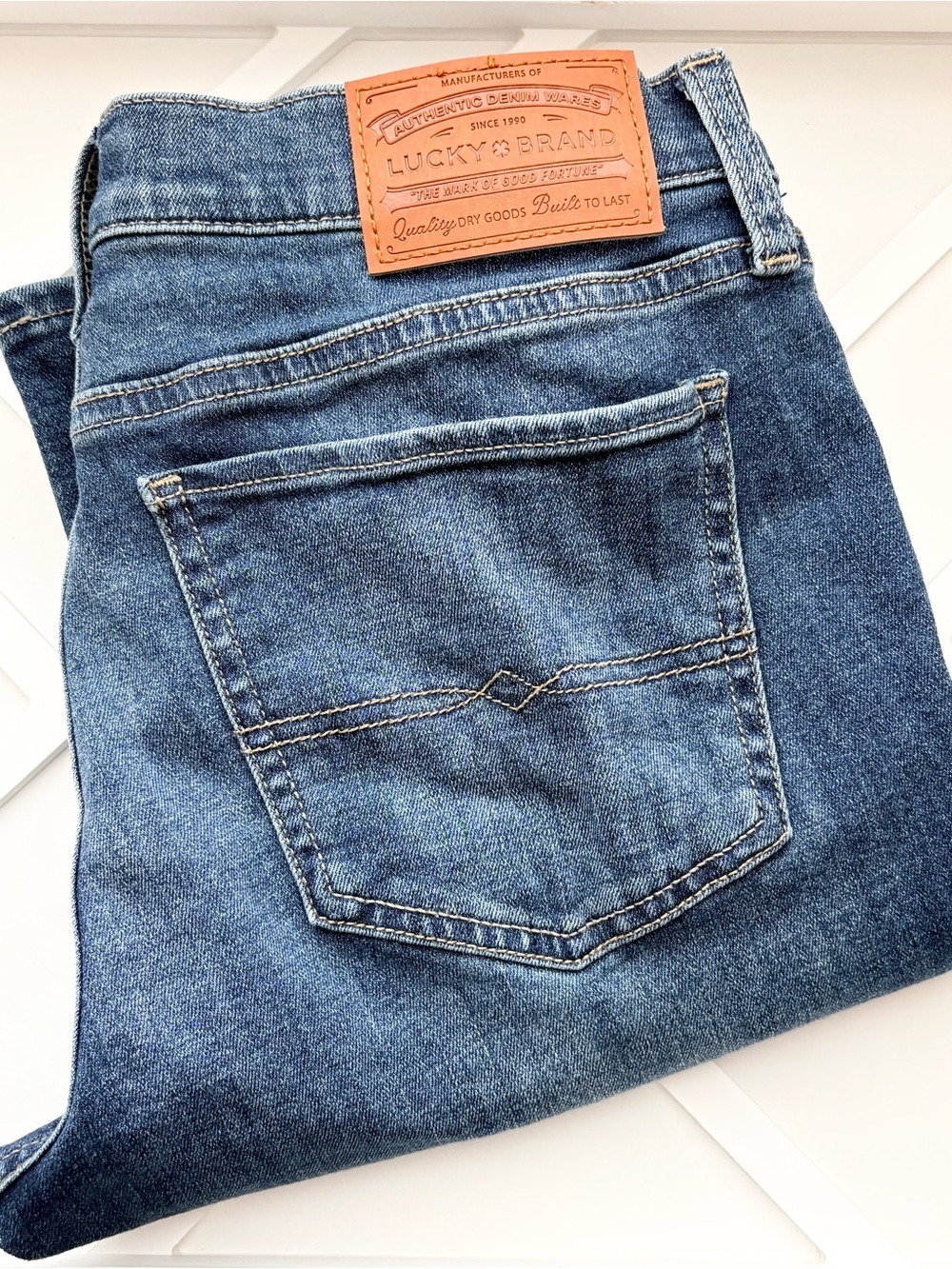 Lucky Brand Medium Blue Straight Jeans 8